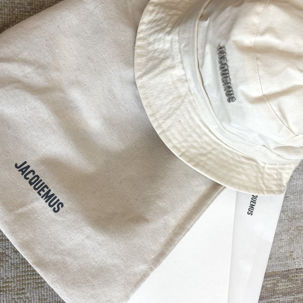 JACQUEMUS
La Montagne 'Le Bob Gadjo' Bucket Hat